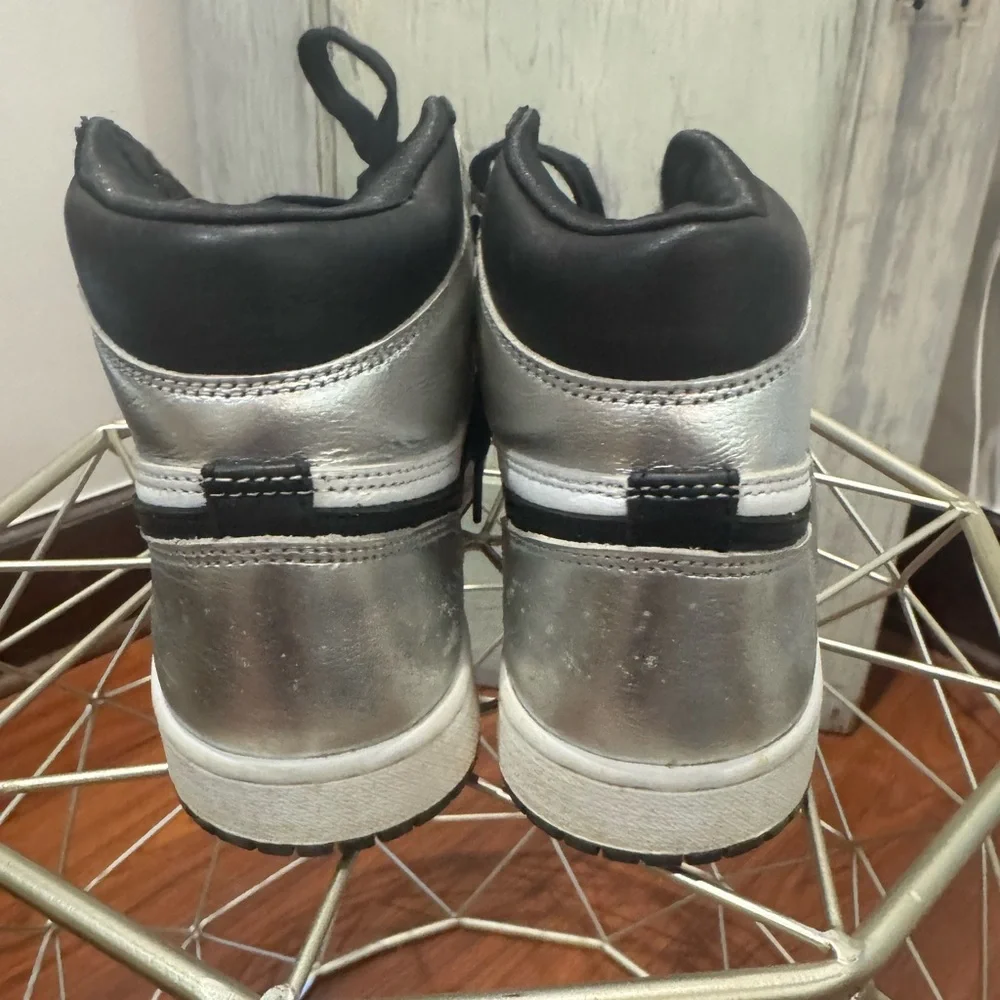 2021 Wmns Air Jordan 1 Retro High OG ‘Silver Toe'